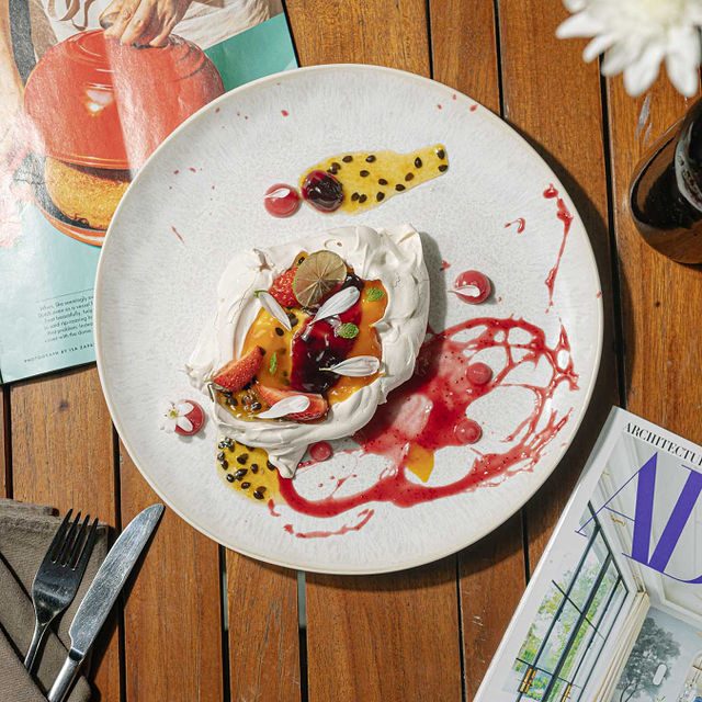 Pavlova dessert course